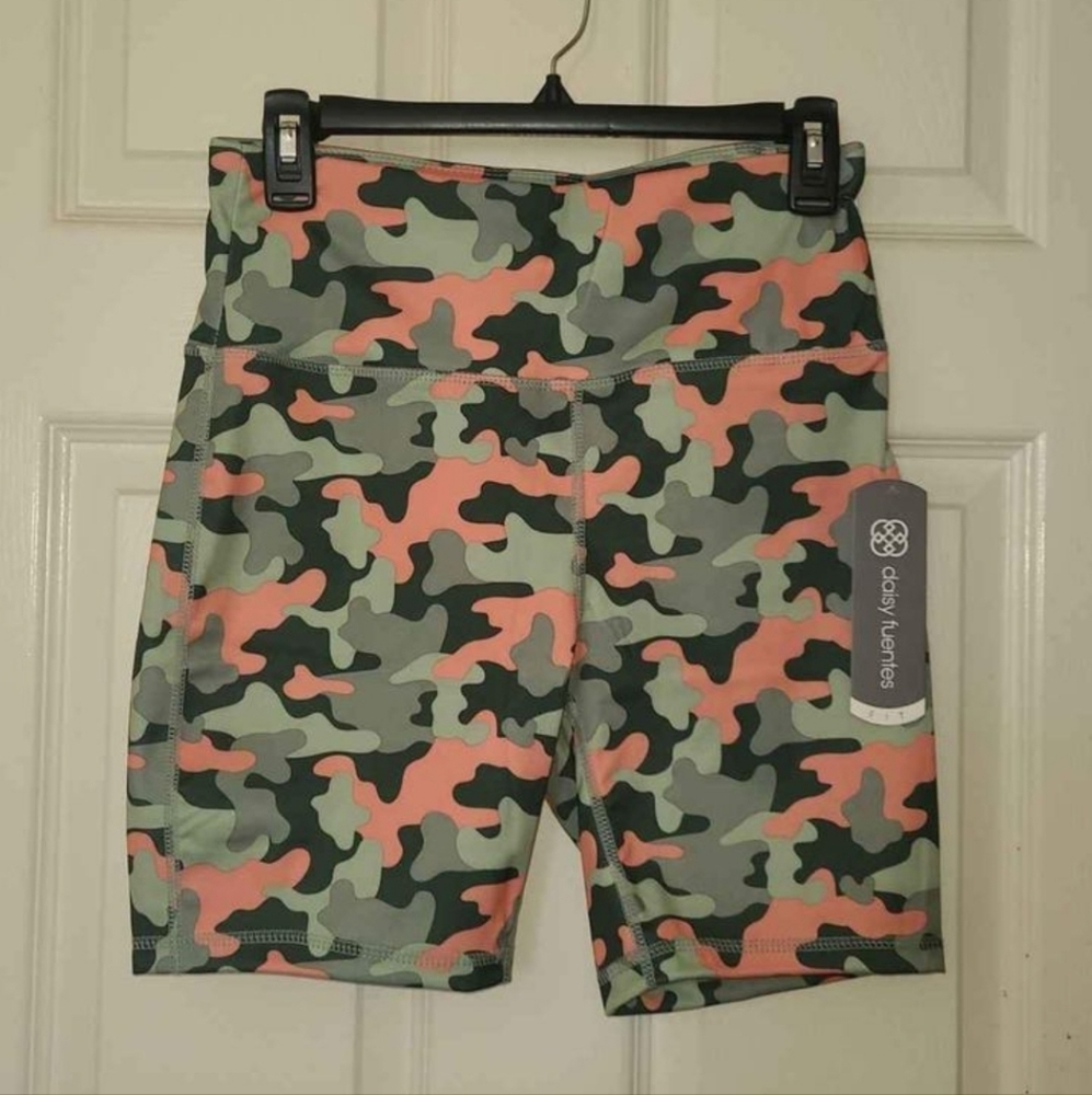 NWT Daisy Fuentes Orange Green Camo Bike Shorts Size Medium